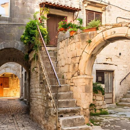 Villa Penava, Private Beach, Pool And 7Min To Trogir Bagian luar foto