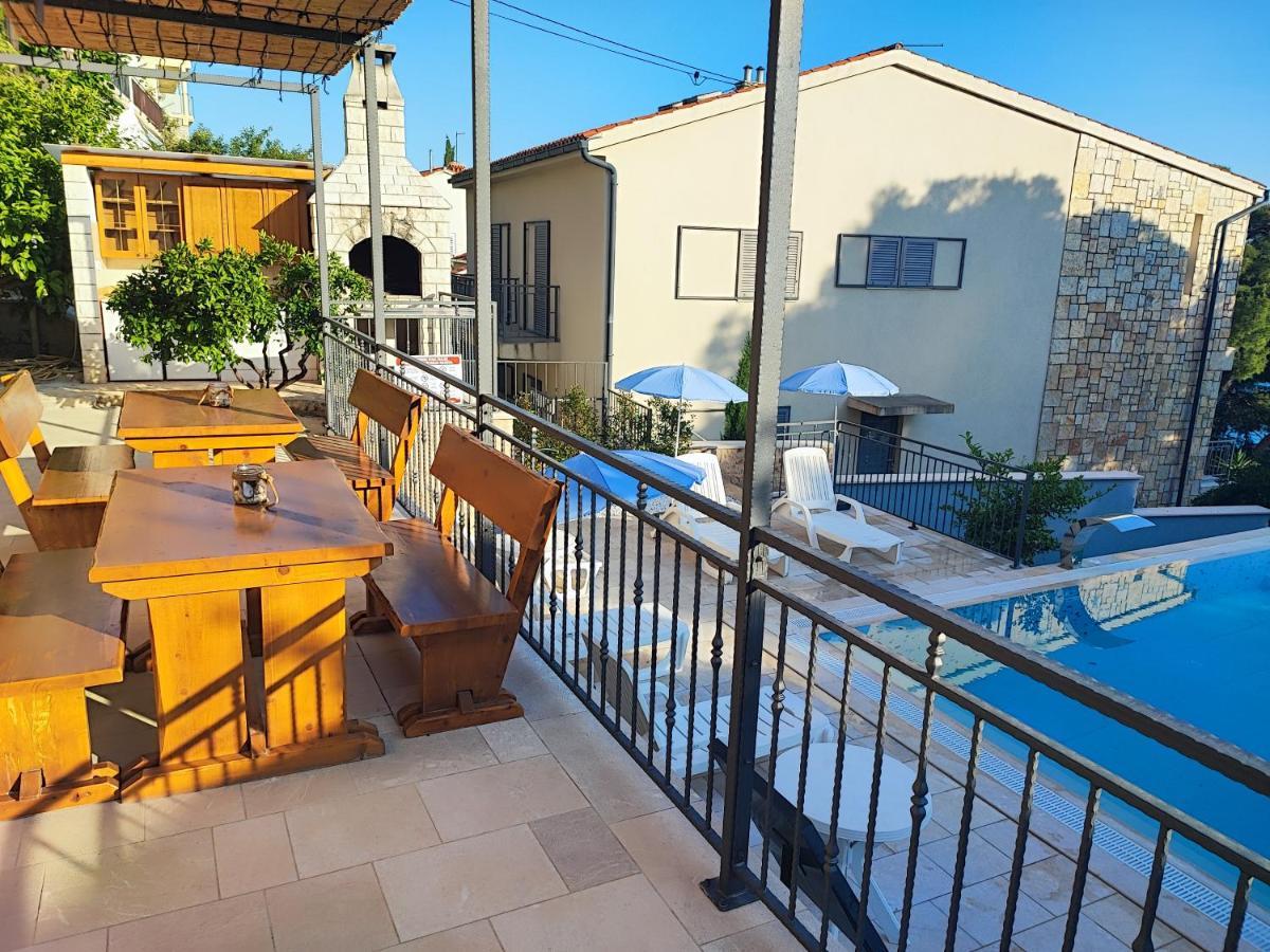 Villa Penava, Private Beach, Pool And 7Min To Trogir Bagian luar foto
