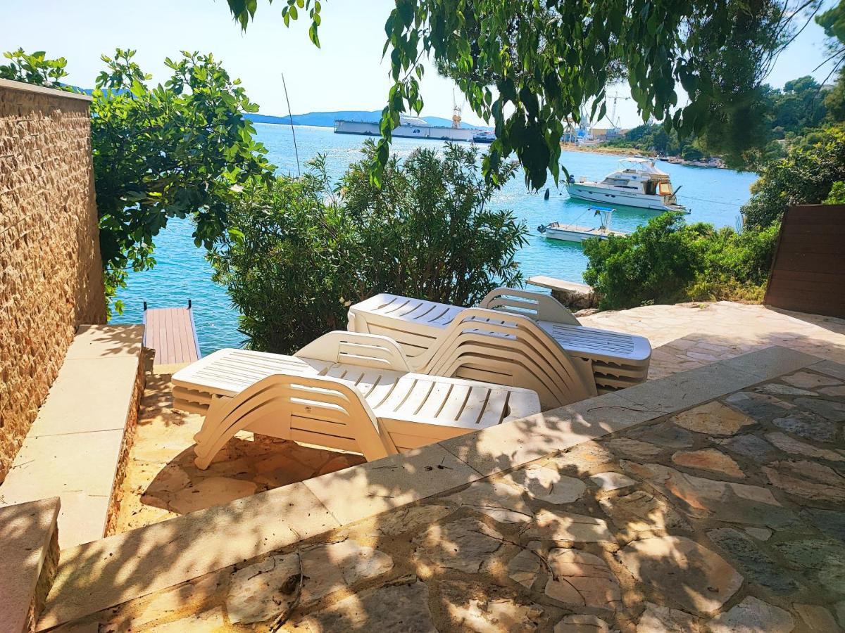 Villa Penava, Private Beach, Pool And 7Min To Trogir Bagian luar foto