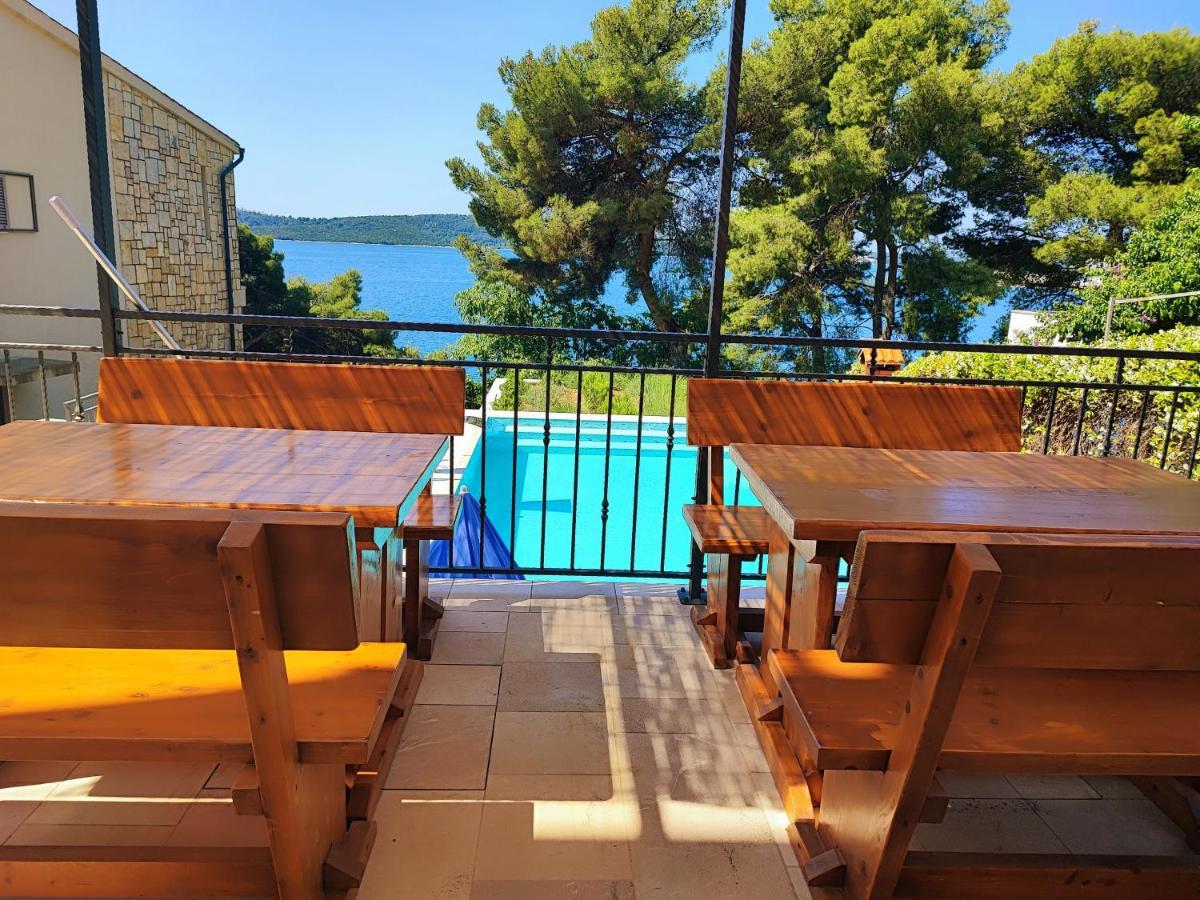 Villa Penava, Private Beach, Pool And 7Min To Trogir Bagian luar foto