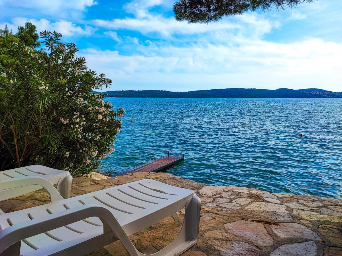 Villa Penava, Private Beach, Pool And 7Min To Trogir Bagian luar foto