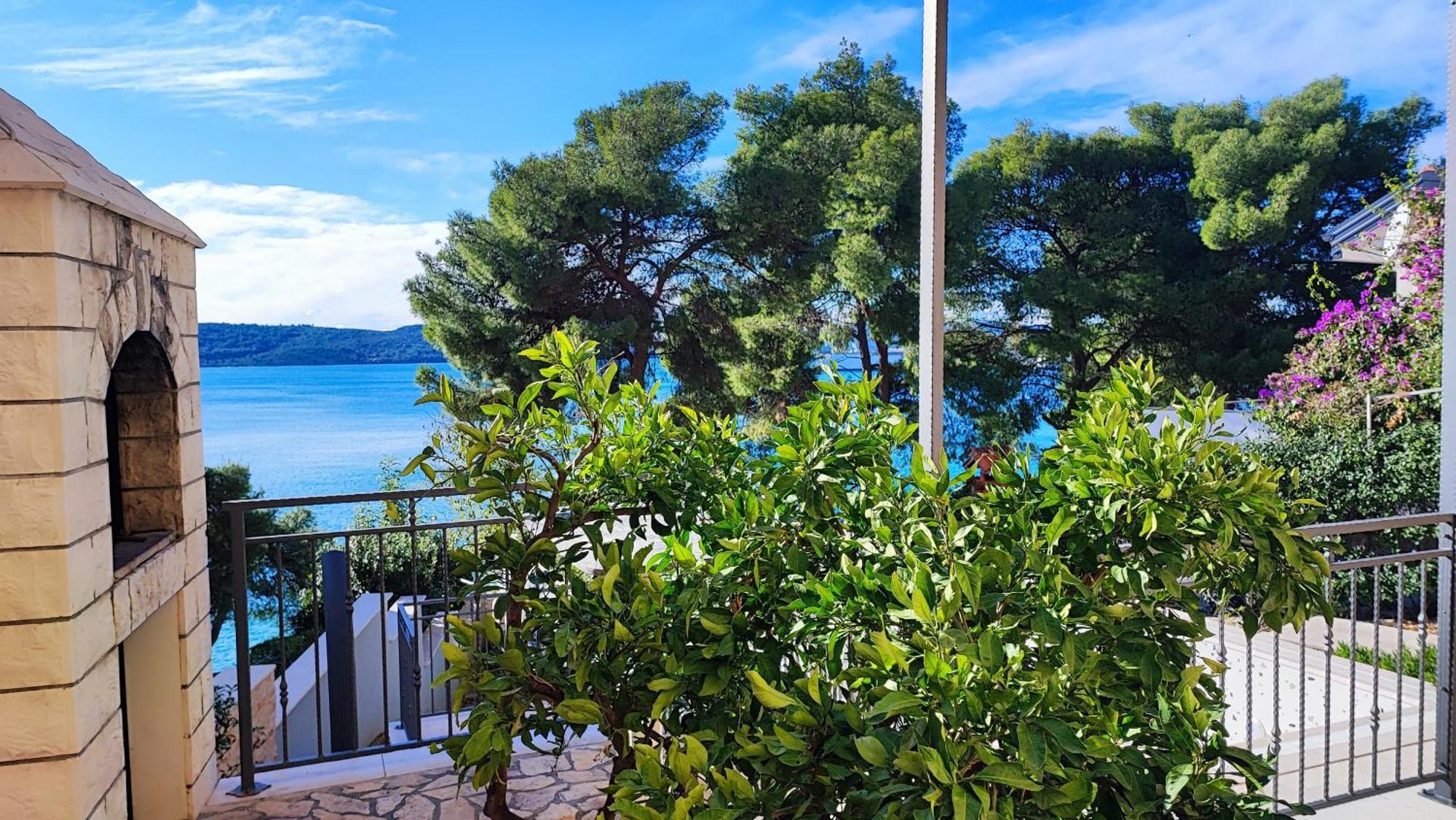 Villa Penava, Private Beach, Pool And 7Min To Trogir Bagian luar foto
