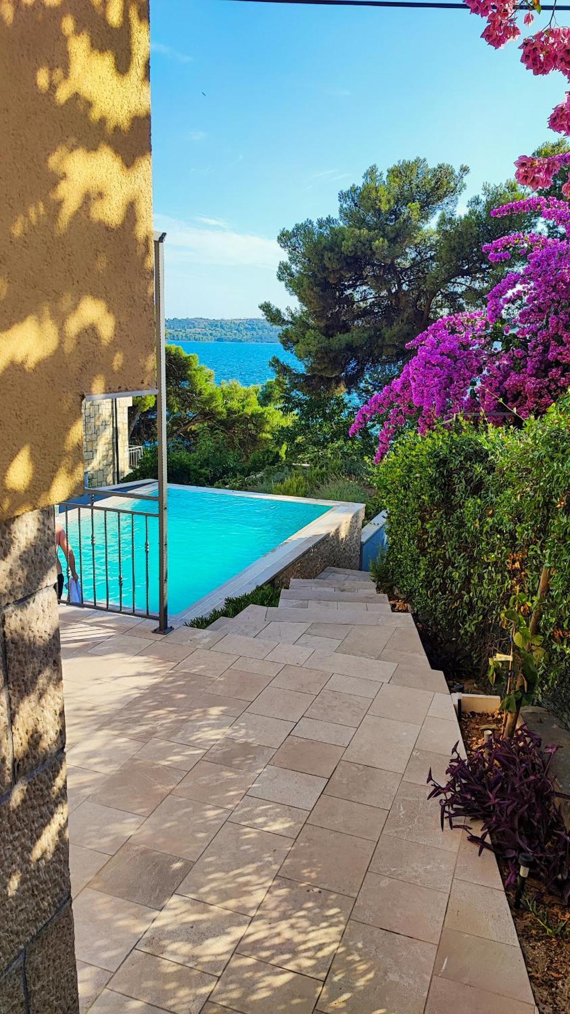 Villa Penava, Private Beach, Pool And 7Min To Trogir Bagian luar foto